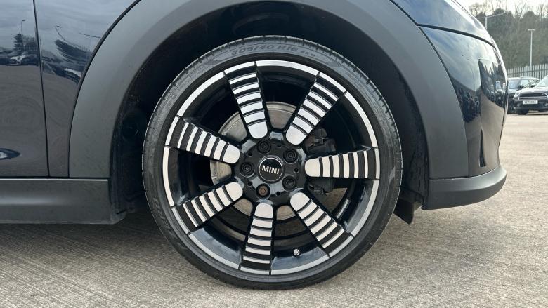 MINI Hatchback 1.5 Cooper Exclusive Premium 3dr Auto Petrol Hatchback